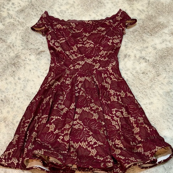 B Darlin Dresses & Skirts - B Darlin Burgundy and Cream Dress